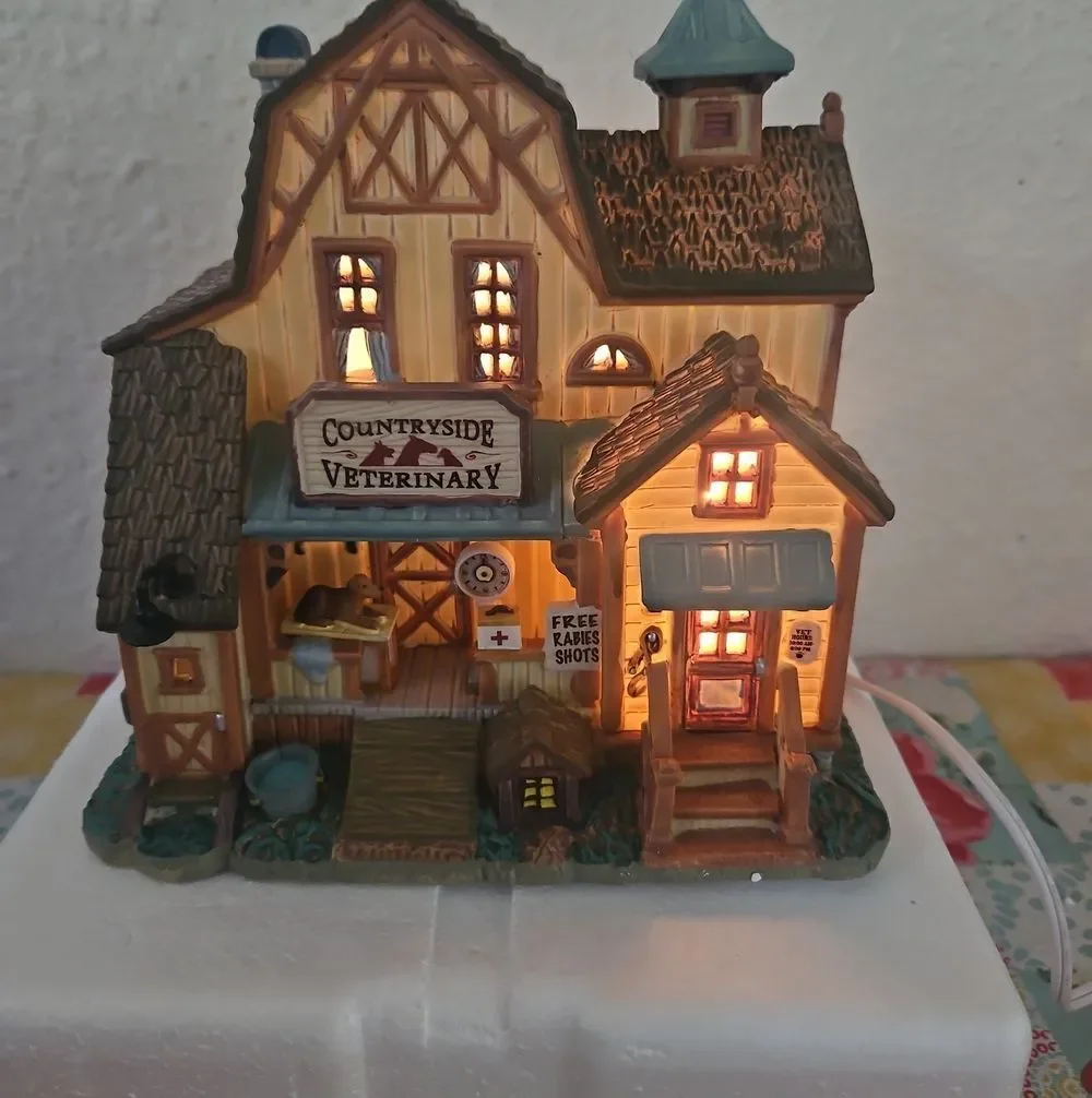 Lemax Countryside Veterinary Lighted Building